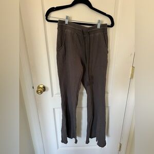 american eagle wide leg plant, dark gray in size small